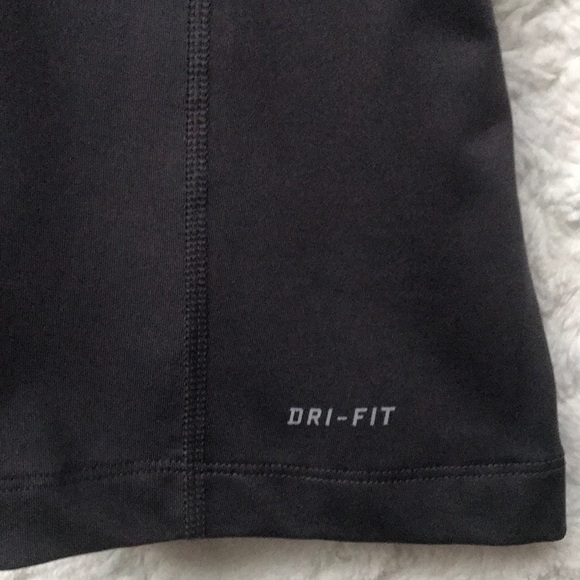 NWOT Nike Sport Tank with built in bra SzMED - Picture 5 of 8